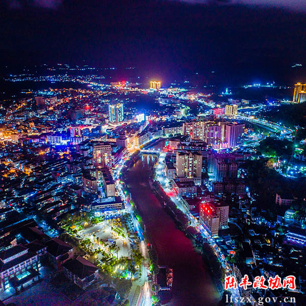 《夜东海》陈一瑭 摄